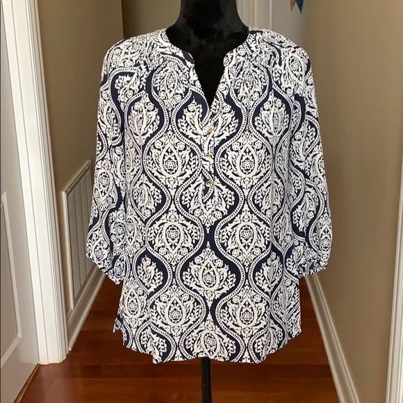 Pretty 3 quarter sleeve summer top - Picture 2 of 4